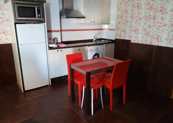 Apartahotel Astilleros 3*